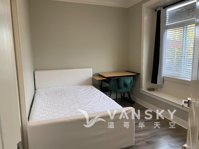 250808201924_Bedroom - Window Bed Desk Chair.jpg